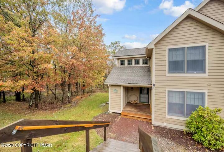 Property Photo: 163 Pine Court PA 18372