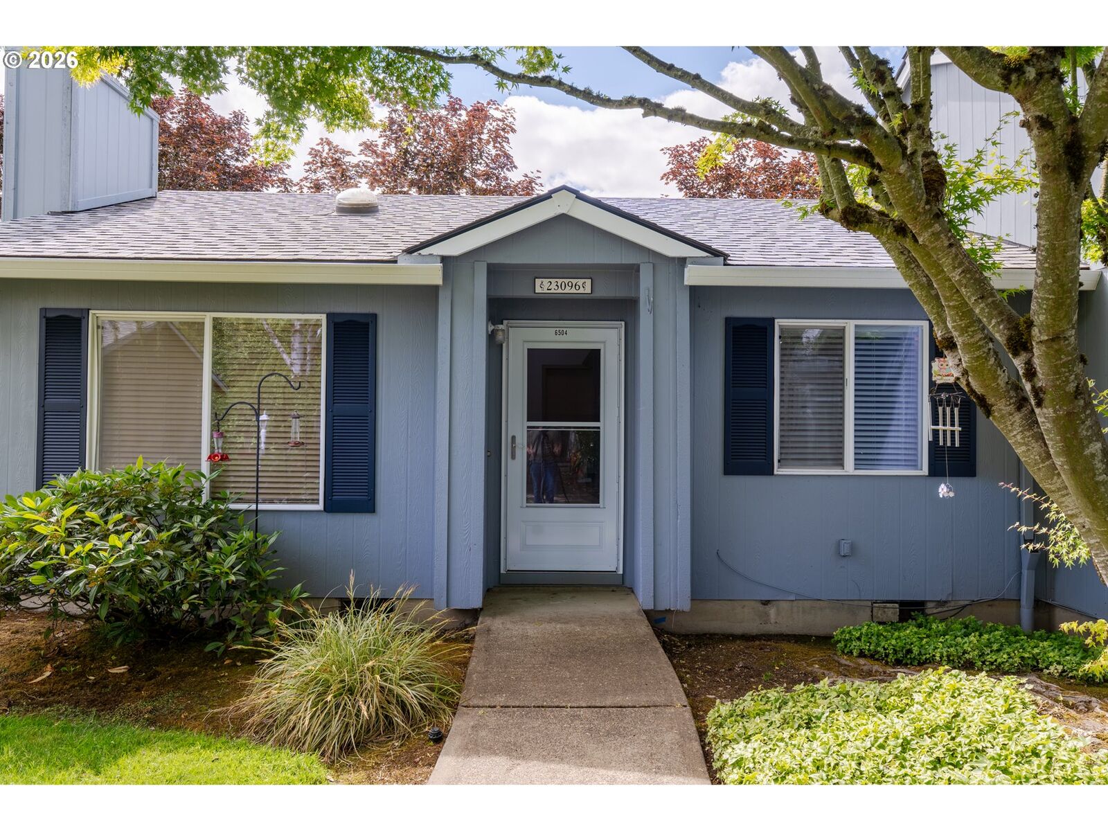 Property Photo:  6504 NE Chestnut St  OR 97124 