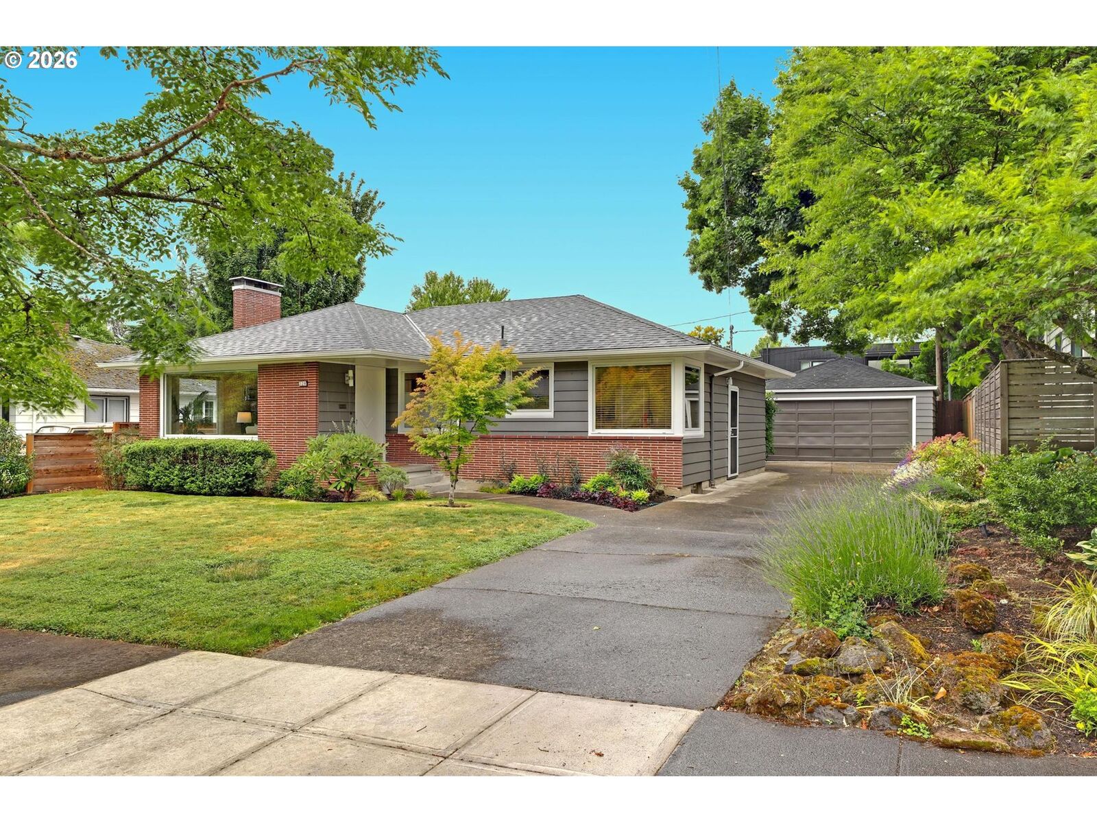 Property Photo: 329 SE 50th Ave OR 97215