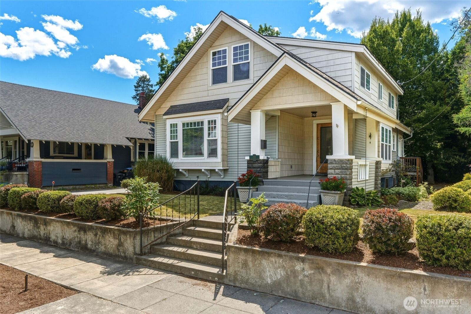 Property Photo: 241 N Bellevue Avenue WA 99362