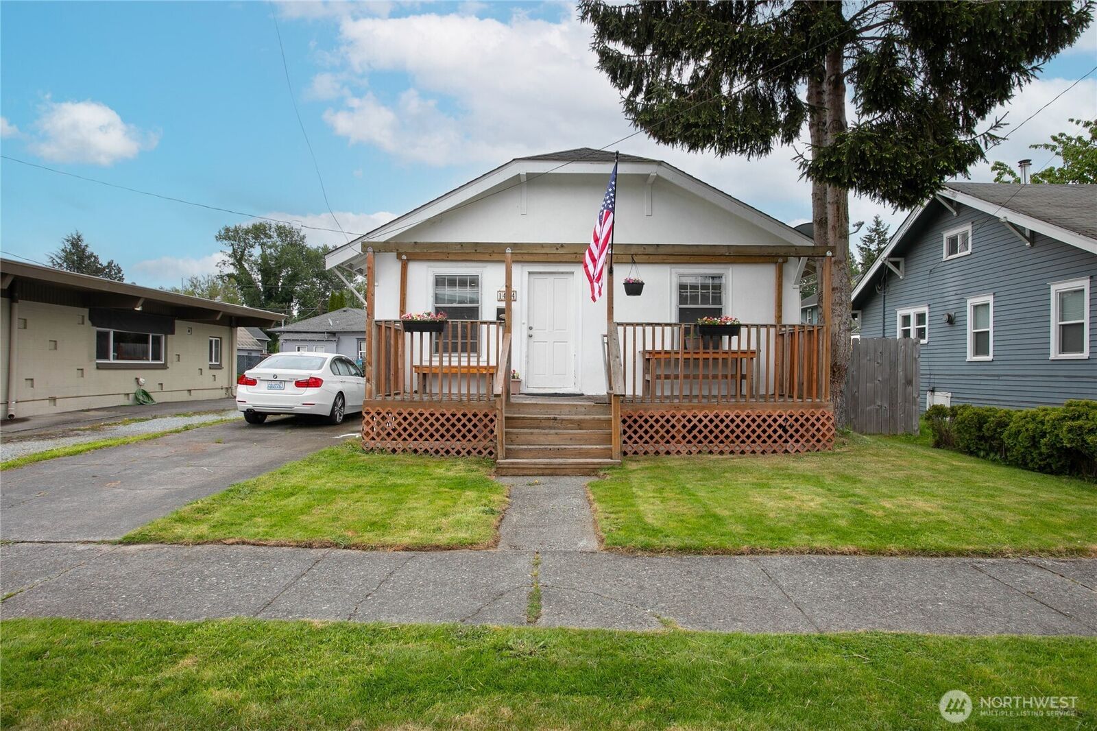 Property Photo: 1404 S 2nd Street WA 98273