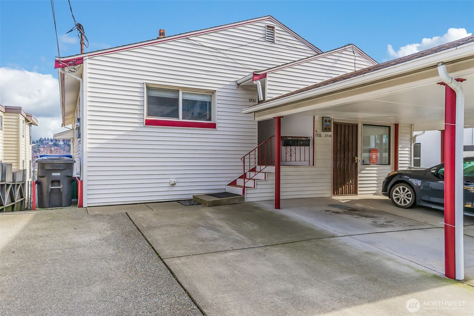 Property Photo: 1732 Dexter Avenue N WA 98109