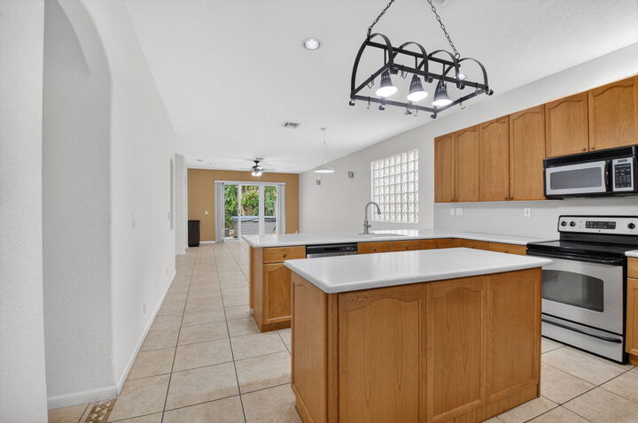 Property Photo: 5049 Sancerre Circle FL 33463