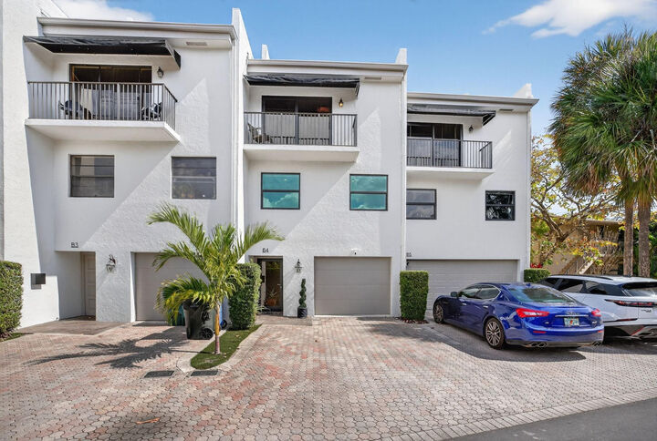Property Photo:  3000 NE 8th Terrace B4  FL 33334 