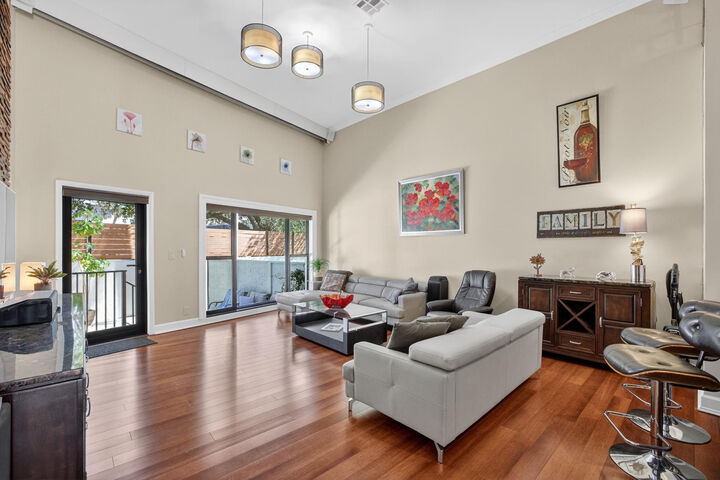 Property Photo: 3000 NE 8th Terrace B4 FL 33334