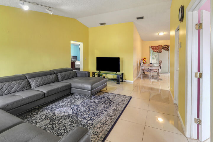 Property Photo:  23 Chelsea Lane  FL 33426 