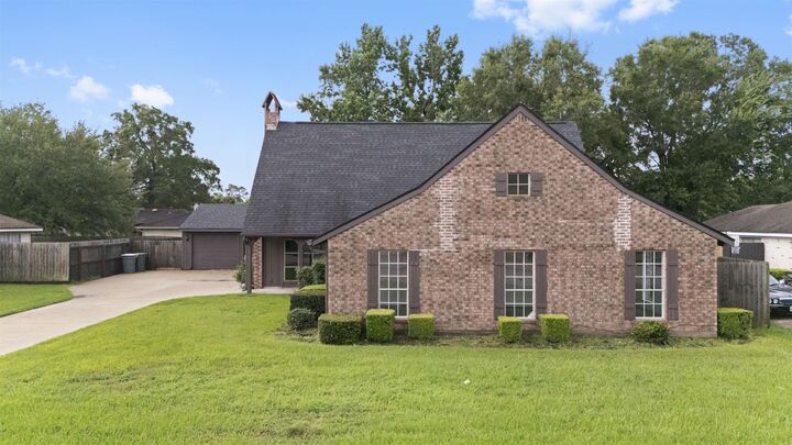 Property Photo: 6755 Gladys Ave TX 77706