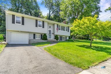 Property Photo:  40 Bayberry Drive  CT 06492 