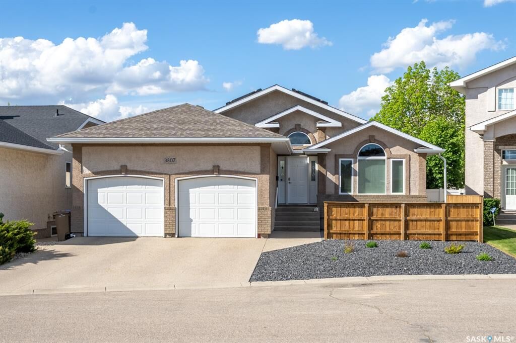 Property Photo: 3807 Britannia Place E SK S4V 2Z6