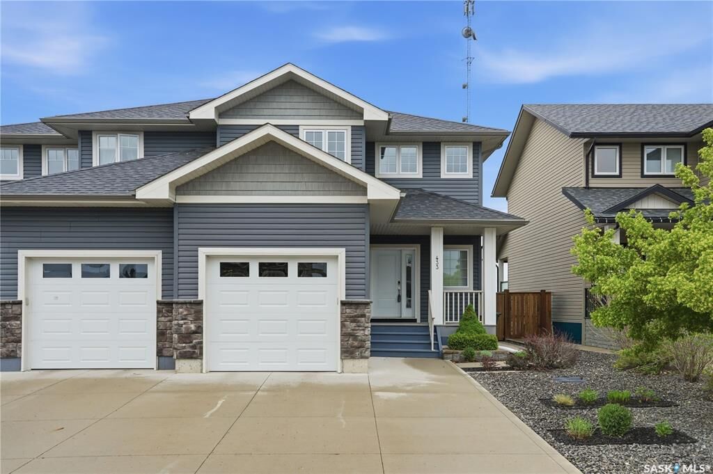 Property Photo:  433 Redwood Crescent  SK S0K 0A1 