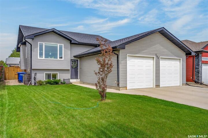 Property Photo:  203 Saskatchewan Avenue  SK S0K 2A0 