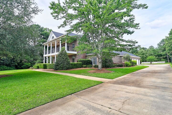 Property Photo:  601 Edinburgh Way  AL 36305 