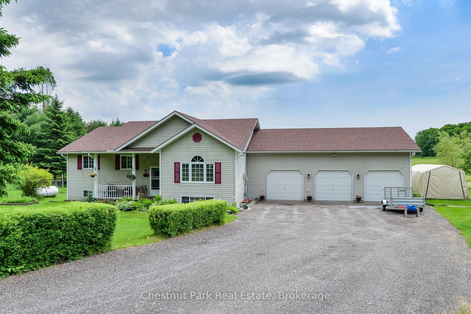 Property Photo: 996 North Mary Lake Road ON P1H 1S4