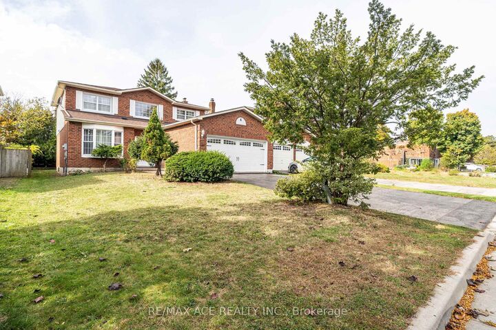 Property Photo: 4 Broughton Court ON L1N 6Y8