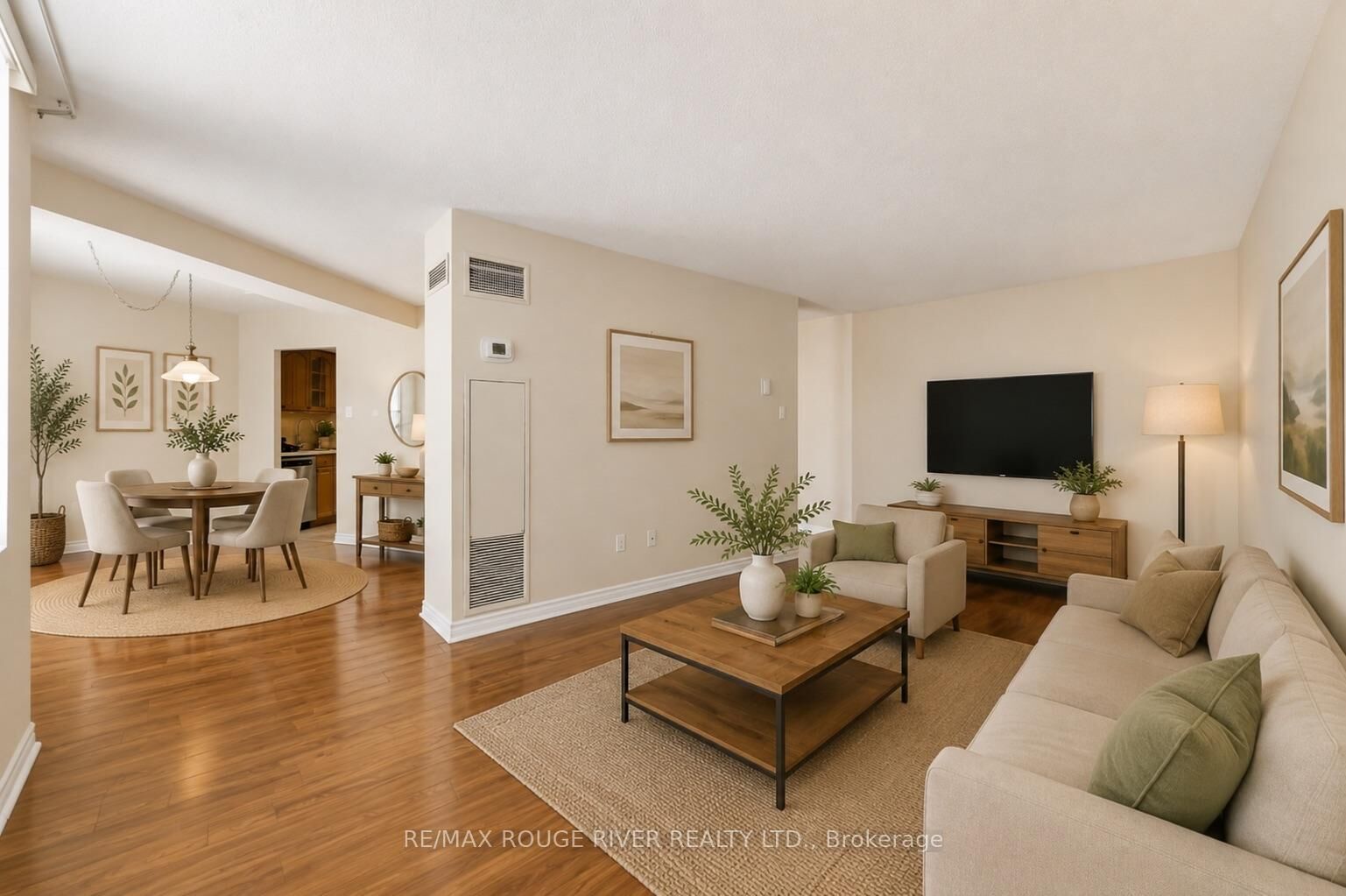 Property Photo: 3650 Kaneff Crescent 1008 ON L5A 4A1