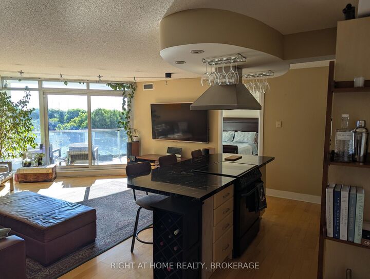 Property Photo: 550 Queens Quay W 608 ON M5V 3M8