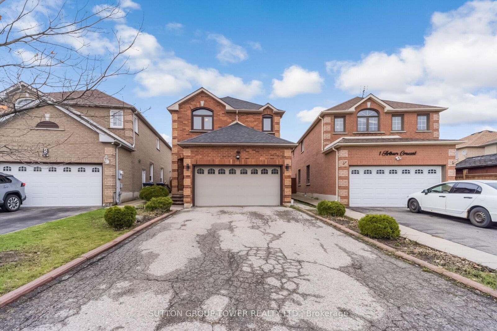 Property Photo: 3 Arthurs Crescent ON L6Y 4Y5