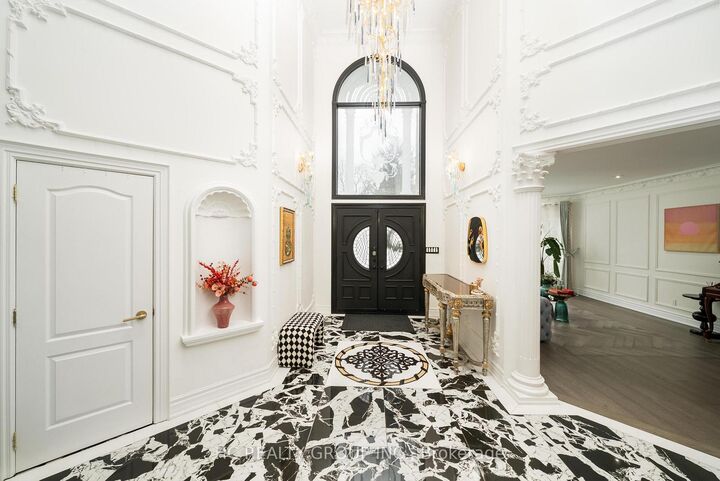 Property Photo: 156 Burbank Drive ON M2K 1P1
