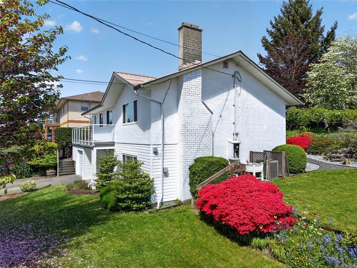 Property Photo: 680 View Ave BC V9N 5R2