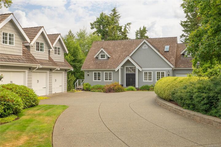 Property Photo: 182 Baynes Dr BC V0R 1W0