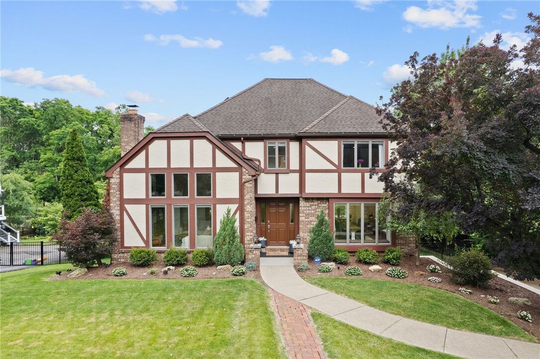 Property Photo: 29 Jaycee Dr PA 15243