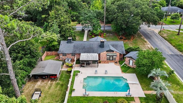 Property Photo:  819 Sixth Avenue  GA 31701 