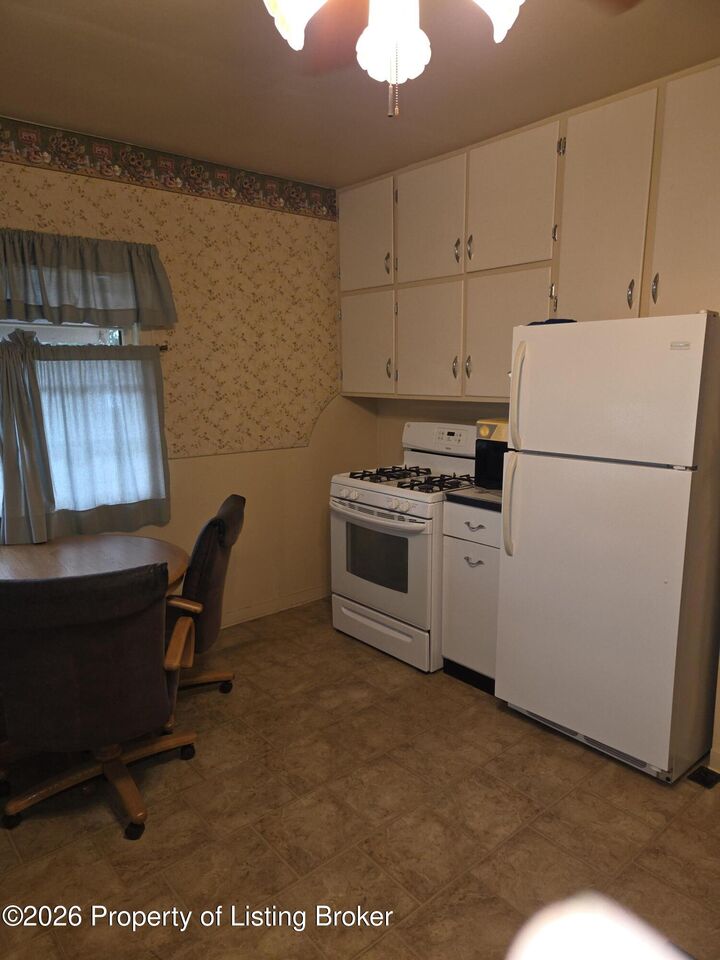 Property Photo: 110 Elm Avenue W ND 58631