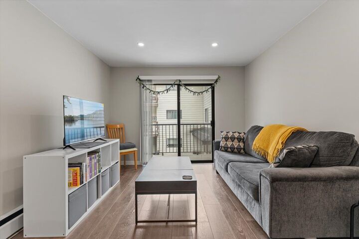 Property Photo:  45749 Spadina Avenue 211  BC V2P 1T5 