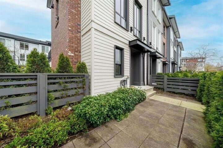 15828 27 Avenue 8 — photo 1
