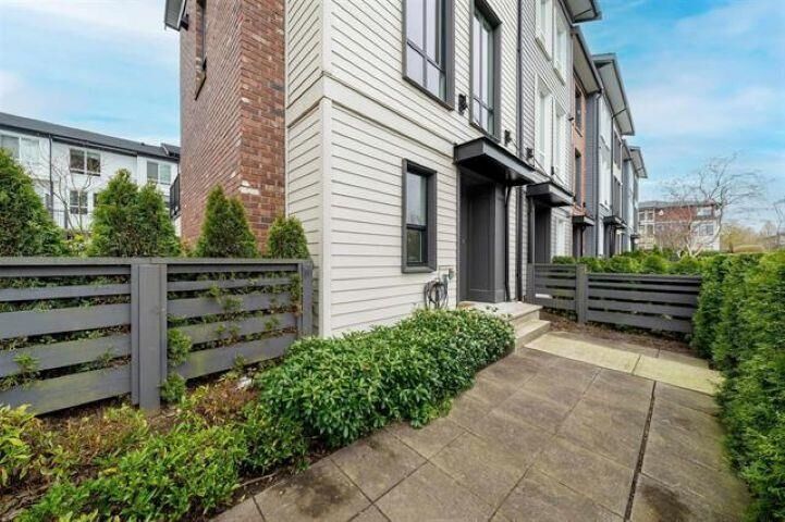 Property Photo: 15828 27 Avenue 8 BC V3Z 0X4