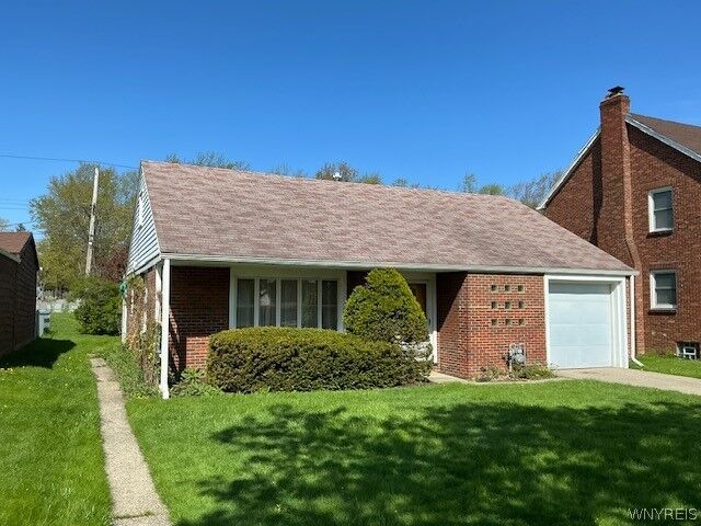 Property Photo:  83 S Shore Boulevard  NY 14218 