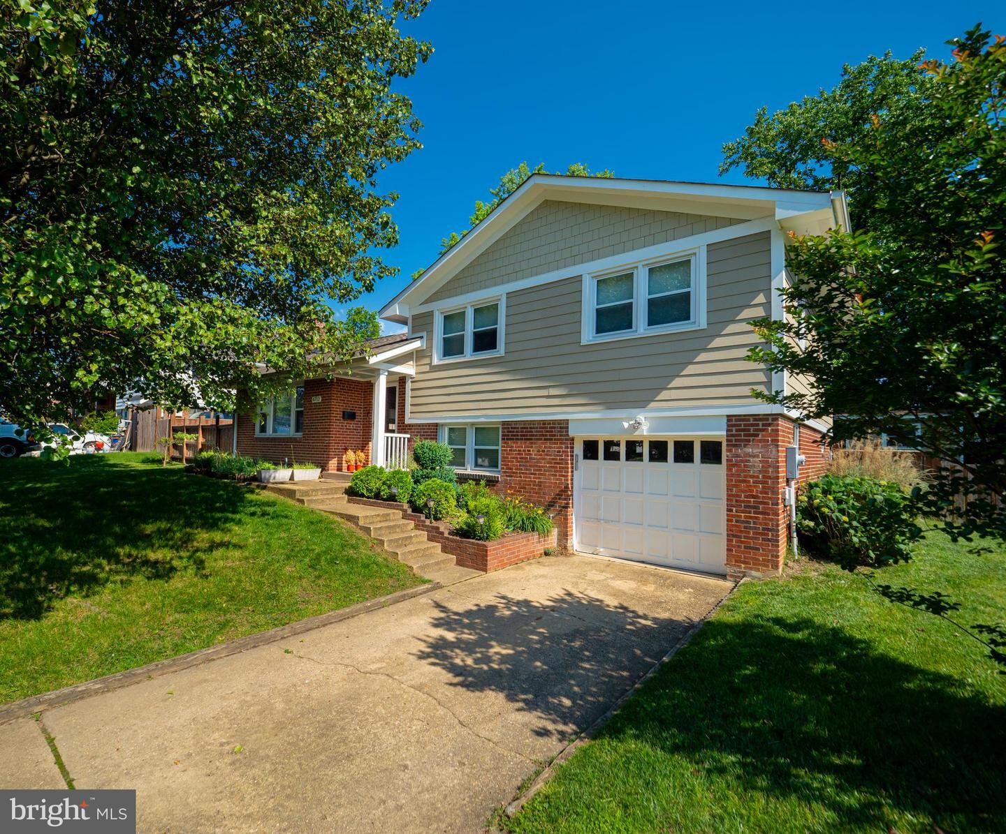 Property Photo: 6712 New Hope Drive VA 22151