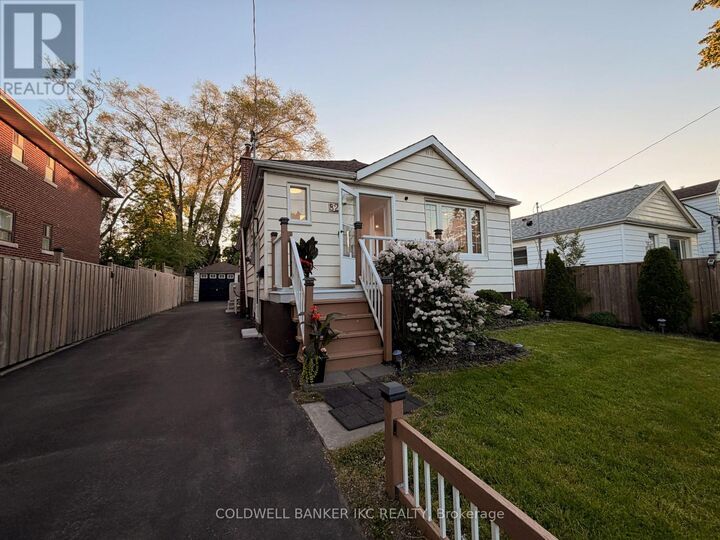 Property Photo:  82 Seventeenth Street  ON M8V 3K4 