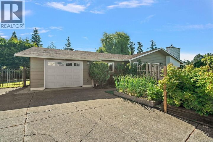 Property Photo: 1372 Rafiki Place BC V8M 1G5