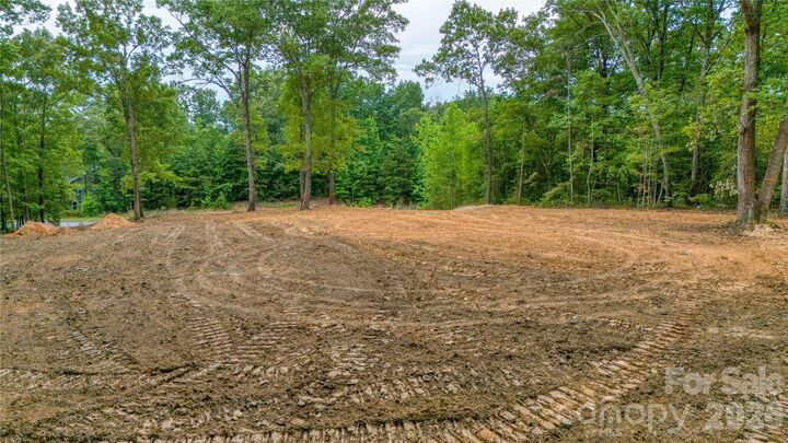 Property Photo:  5108 Kings Pinnacle Drive  NC 28086 