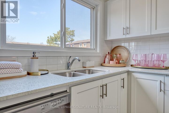 Property Photo: 20 Anna Capri Drive 27 ON L8W 1M6