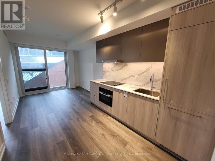 Property Photo:  771 Yonge Street 605  ON M4W 0B8 