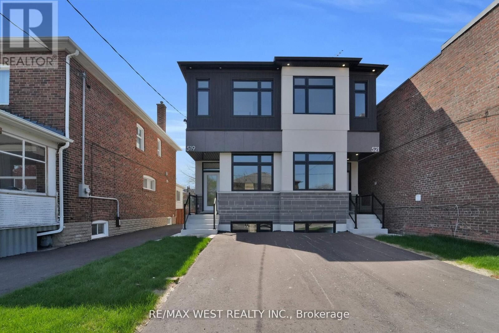 Property Photo: 521 St Johns Road Upper ON M6S 2L7
