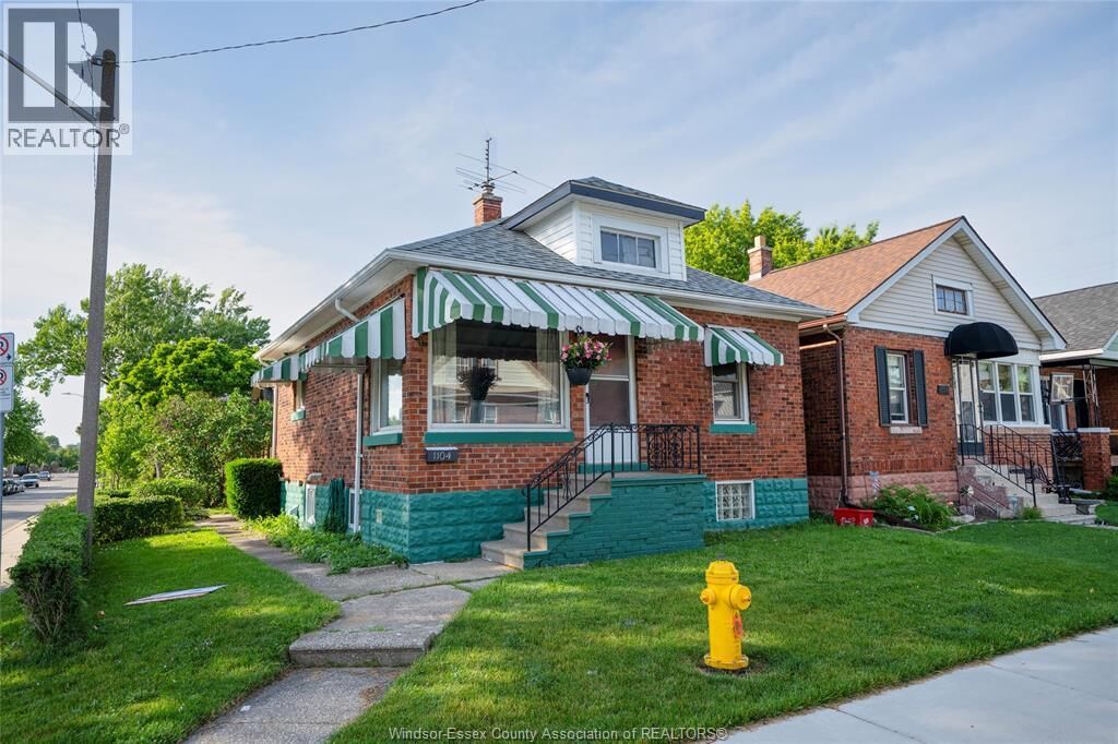 Property Photo:  1104 Ellis St E  ON N8X 2J3 