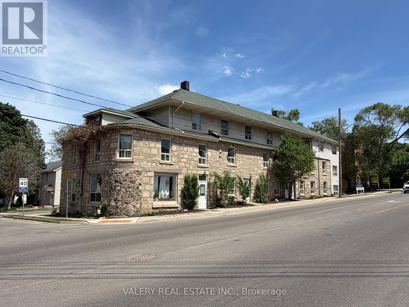 Property Photo: 220 Gordon Street 23 ON N1G 1X3