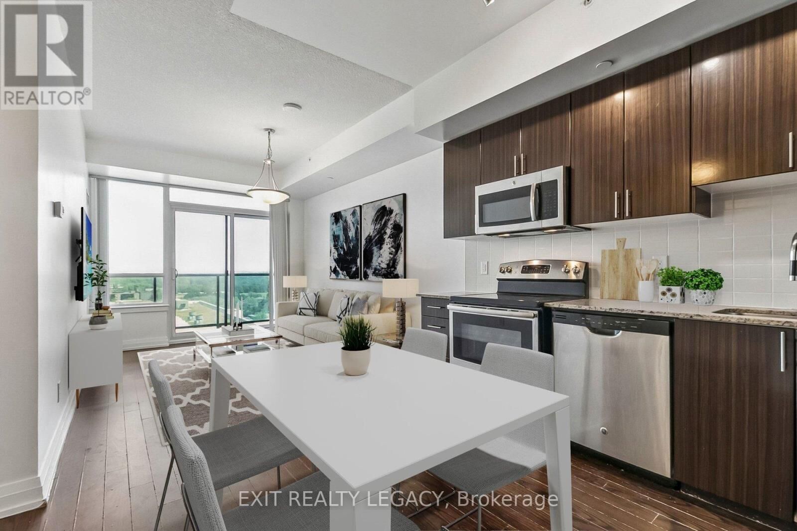 Property Photo:  7167 Yonge Street 710  ON L3T 0E1 