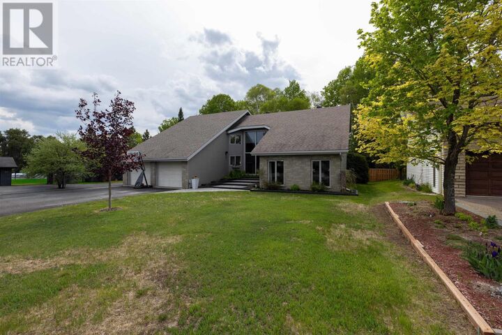 Property Photo:  115 Chercover Dr  ON P7G 1A7 