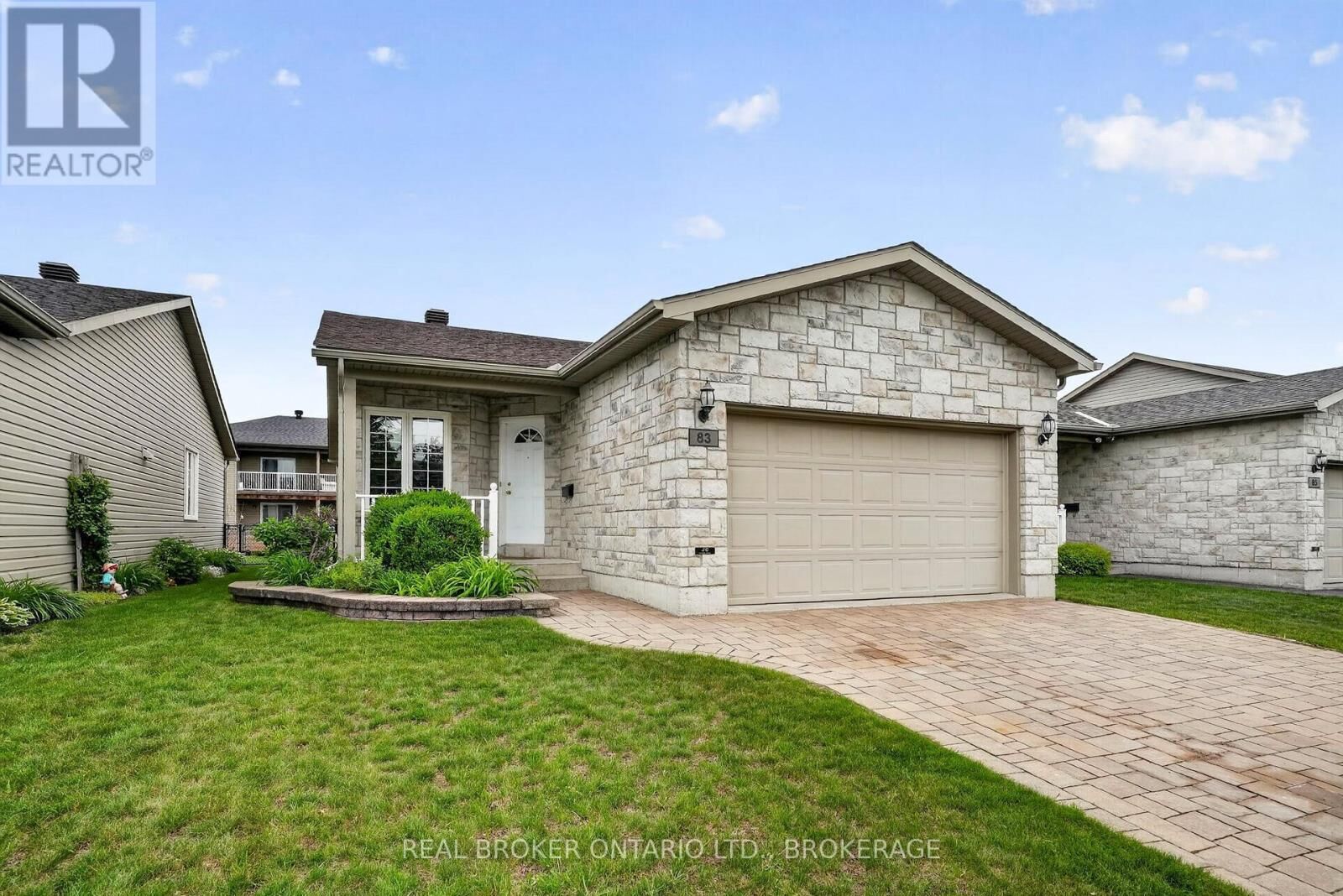 Property Photo: 83 Sunset Boulevard ON K6H 7M3