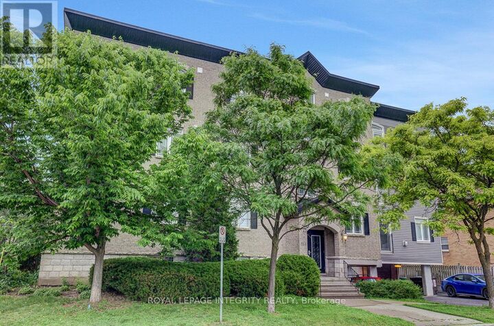 Property Photo:  711 Churchill Avenue North 402  ON K1Z 5G6 