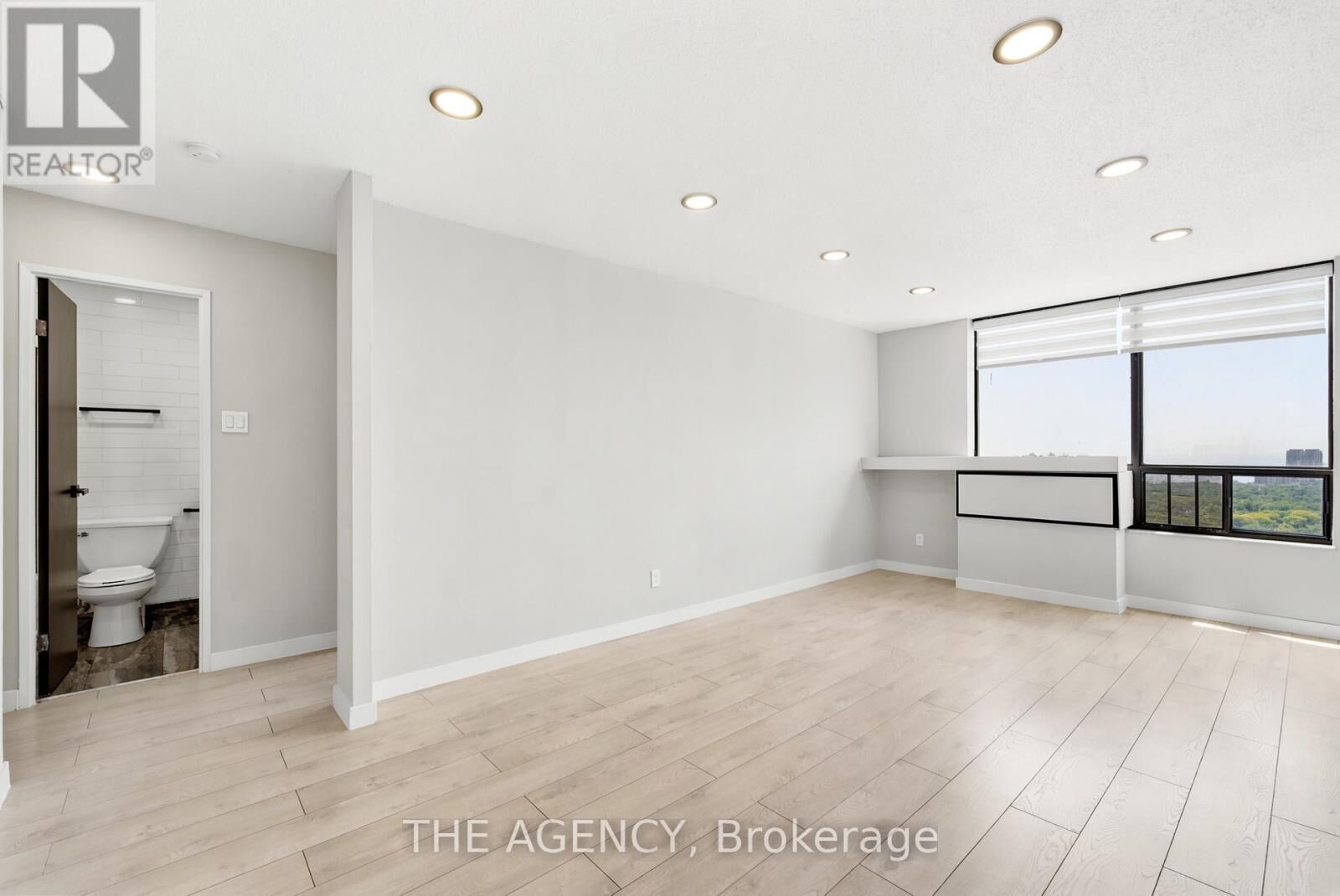 Property Photo: 2350 Dundas Street West 2911A ON M6P 4B1