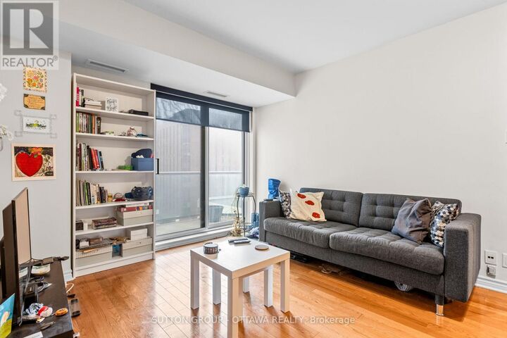 Property Photo: 445 Laurier Avenue West 905 ON K1N 6R4