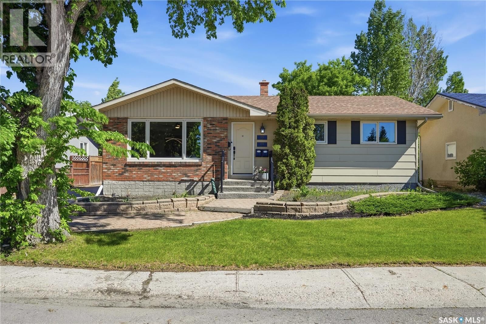 Property Photo:  110 Laubach Crescent  SK S4S 6M3 