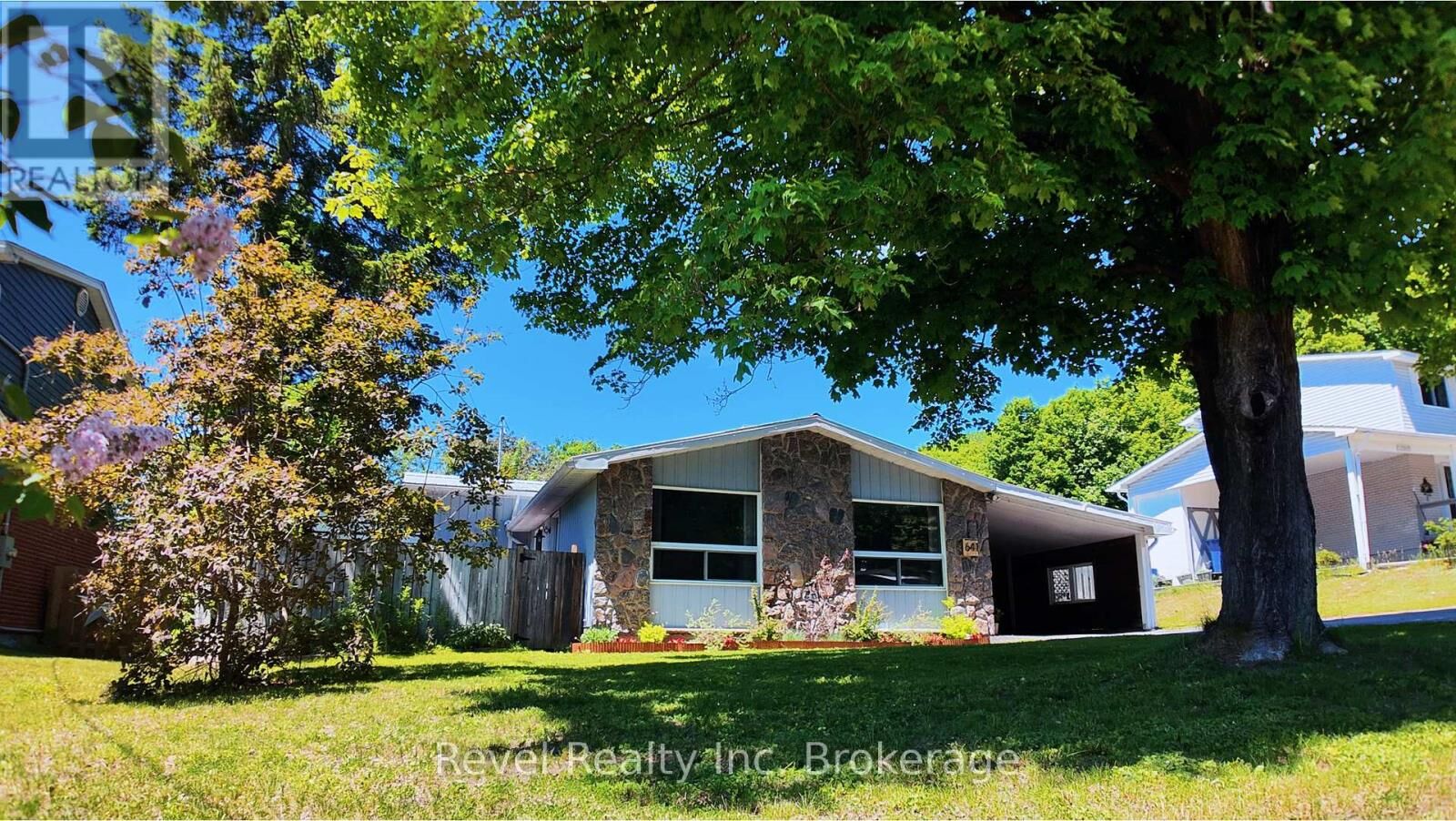 Property Photo:  641 Ursula Street  ON P1B 5L3 