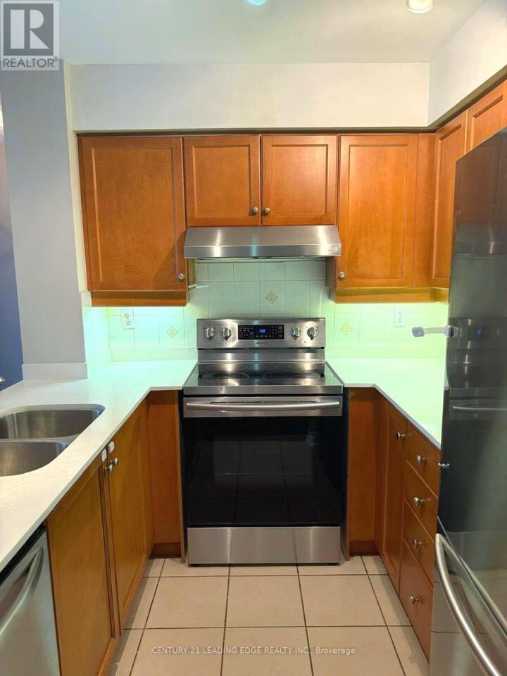 Property Photo:  8 Rean Drive 1111  ON M2K 3B9 