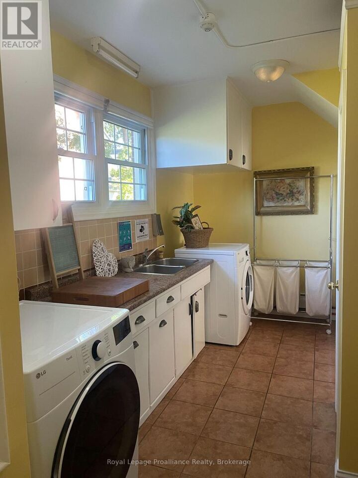 Property Photo:  7 Forsyth Street North  ON K0K 2M0 